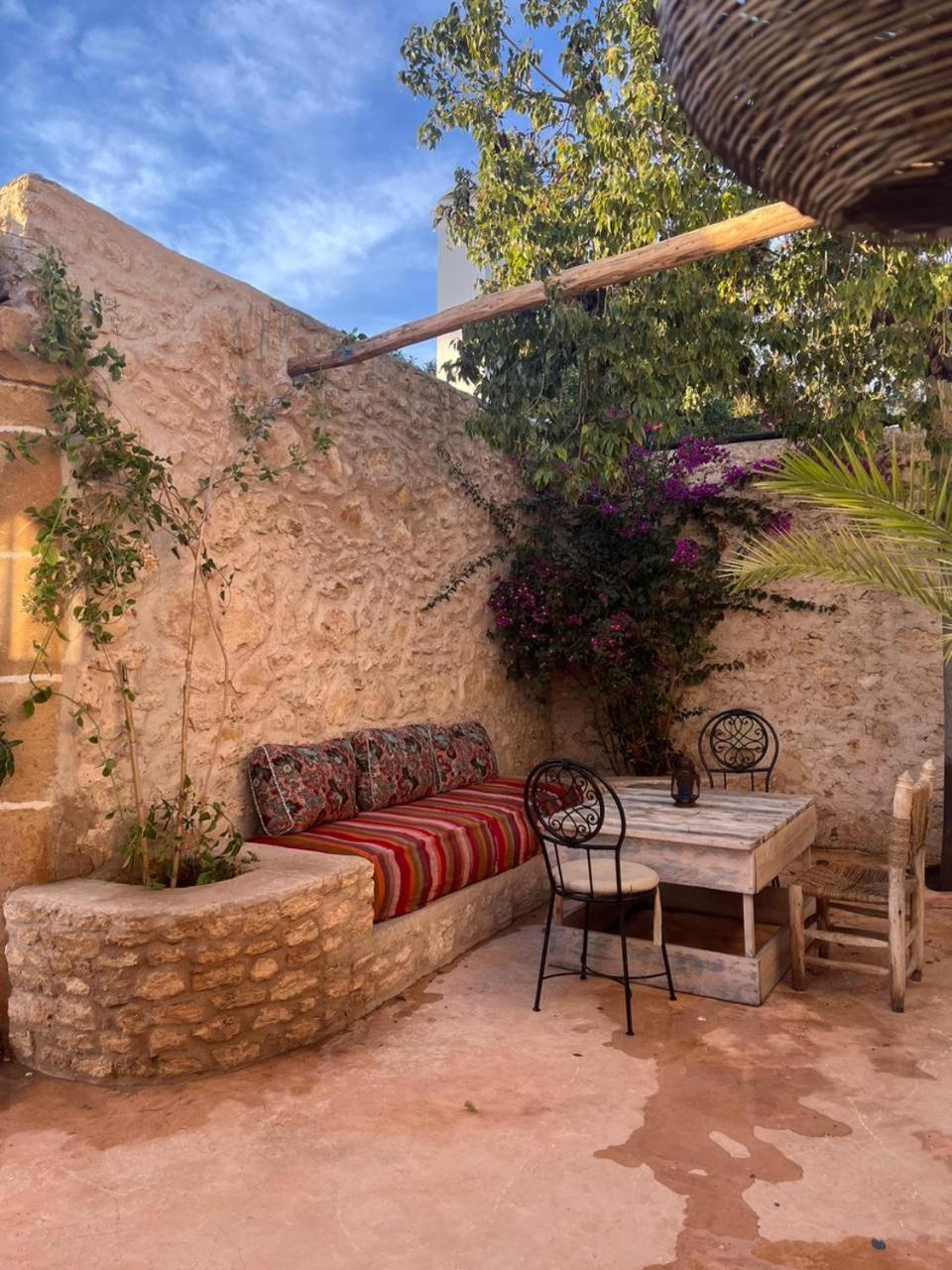 Riad Eucalyptus As-Sawíra Exteriér fotografie